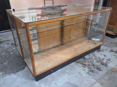 SHOP DISPLAY COUNTER