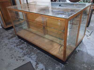 SHOP DISPLAY COUNTER