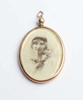 GOLD PHOTO LOCKET
