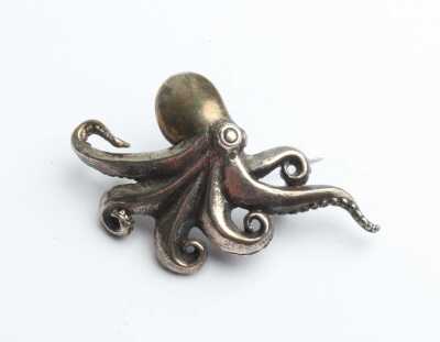 BROOCH