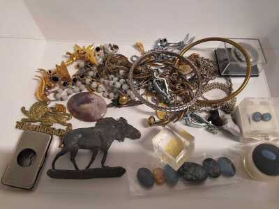 JEWELLERY & TRINKETS