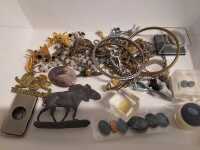 JEWELLERY & TRINKETS