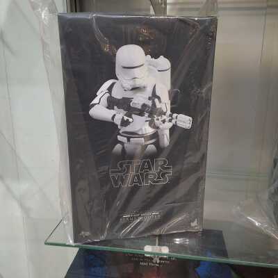 STAR WARS FIGURE