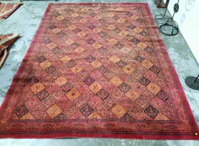 FLOOR RUG