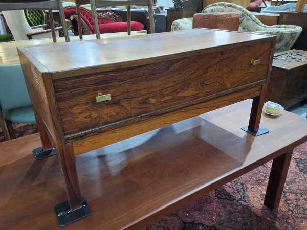 DRAWER