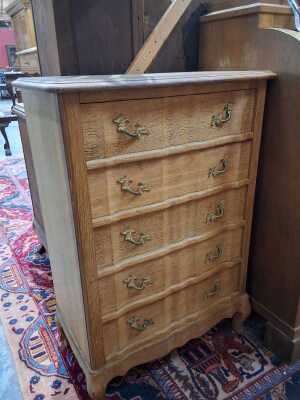 CHEST OF DRAWERS
