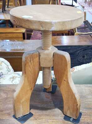 ADJUSTABLE STOOL