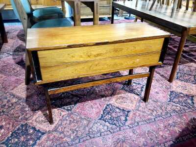 PETITE CONSOLE