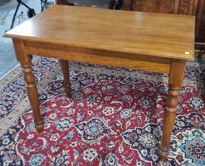 OCCASIONAL TABLE