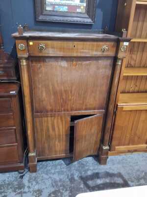 SECRETAIRE