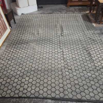FLOOR RUG