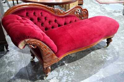 CHAISE LOUNGE