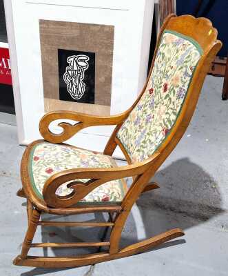 ROCKING CHAIR