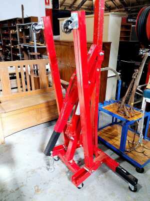 ENGINE HOIST