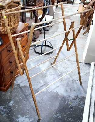 CLOTHES AIRER