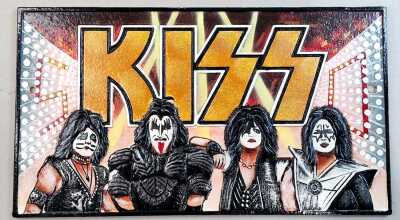KISS PLAQUE