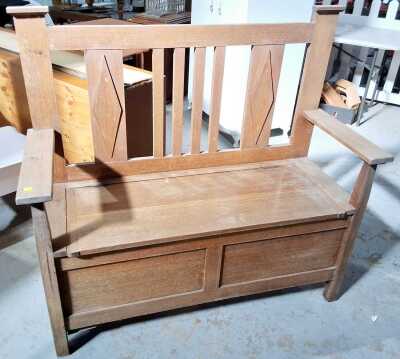 ENTRANCE BENCH