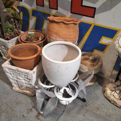 GARDEN POTS