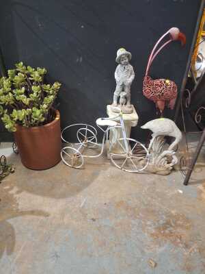 GARDEN DECOR
