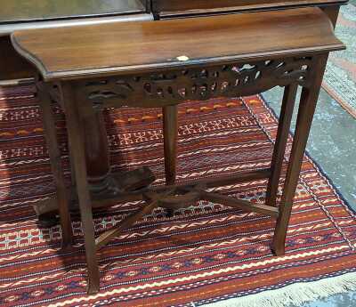 PETITE HALL CONSOLE