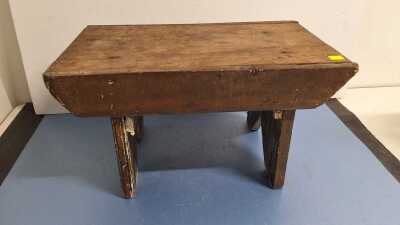 MILKING STOOL