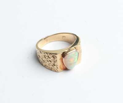 GOLD OPAL RING