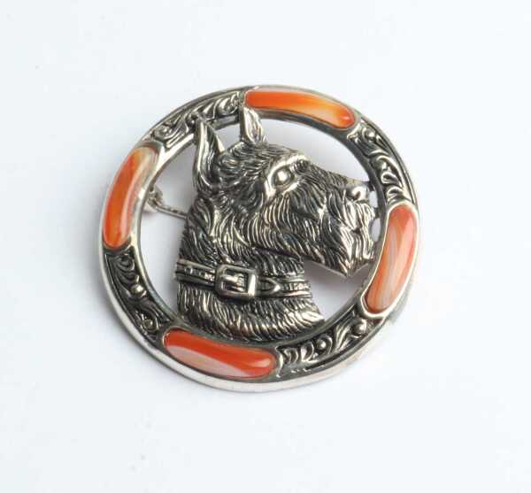 KILT PIN