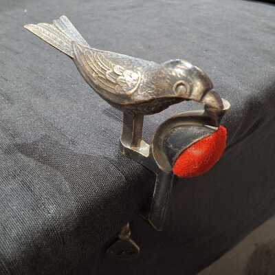 HEMMING BIRD