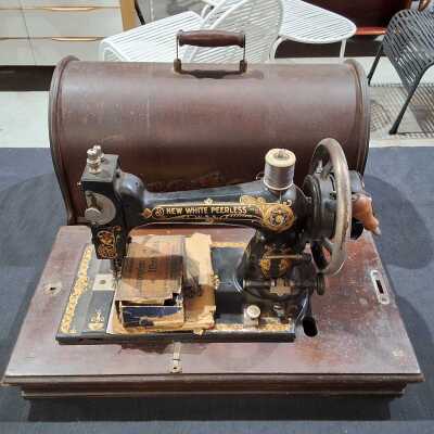 SEWING MACHINE