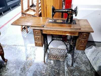 SINGER SEWING MACHINE