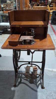 SEWING MACHINE