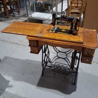 SEWING MACHINE