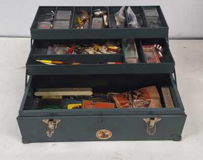 VINTAGE TACKLE BOX