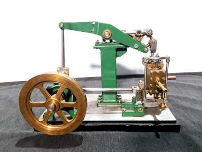 STATIONARY ENGINE