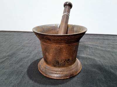 CAST IRON MOTAR AND PESTLE