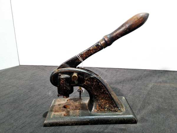 CAST IRON SEAL PRESS