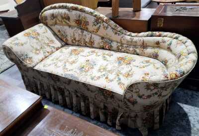 CHAISE LOUNGE