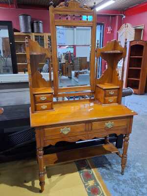 DRESSER