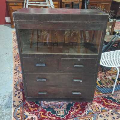 DISPLAY CHEST