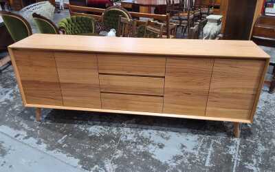 SIDEBOARD