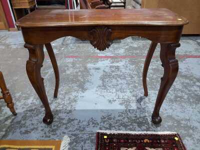 CONSOLE TABLE