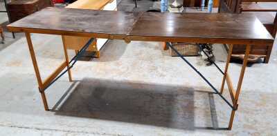 TRESTLE TABLE