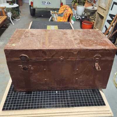 VINTAGE TRUNK