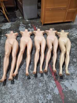 MANNEQUINS