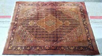 FLOOR RUG