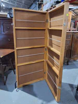 MAGAZINE DISPLAY CASE