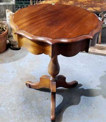 OCCASIONAL TABLE