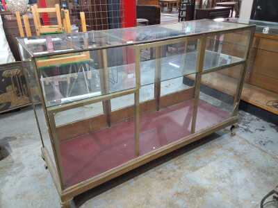 SHOP DISPLAY COUNTER
