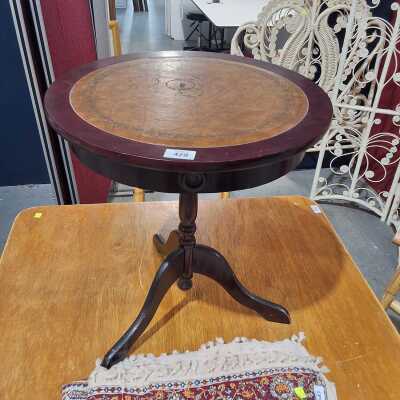 WINE TABLE