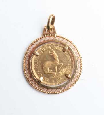 GOLD COIN PENDANT
